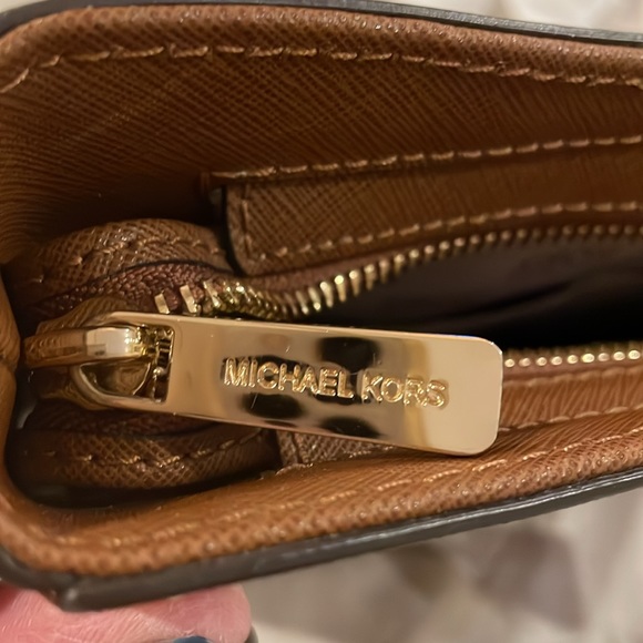 Michael Kors Hamilton Traveler messenger bag - Picture 11 of 16